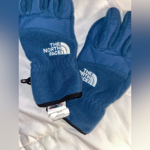 North face fleece gloves with anti slip grip finger tips and palm - Picture 5 of 5